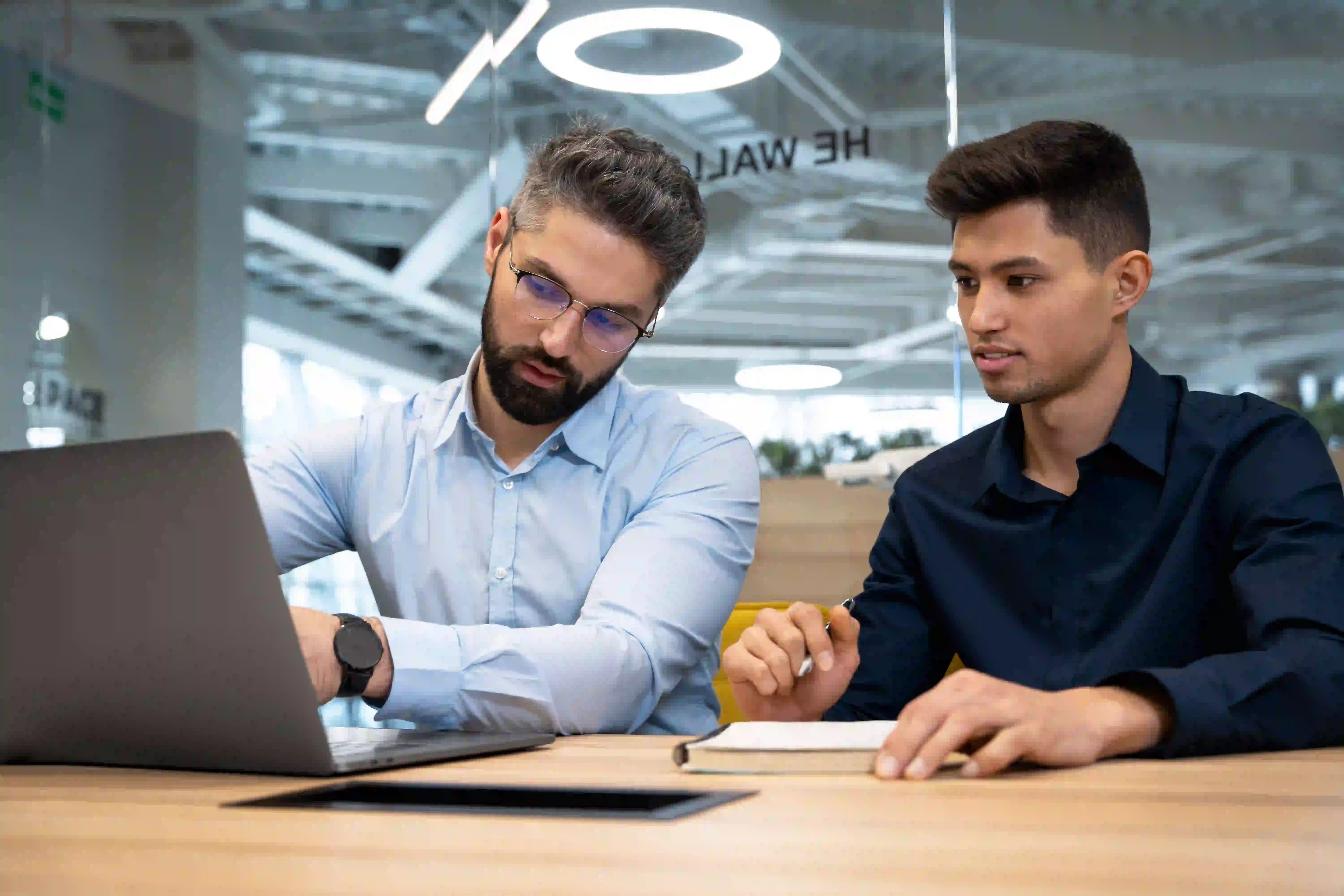 Collaboration client CodeSommet Réunion équipe CodeSommet avec client au Maroc